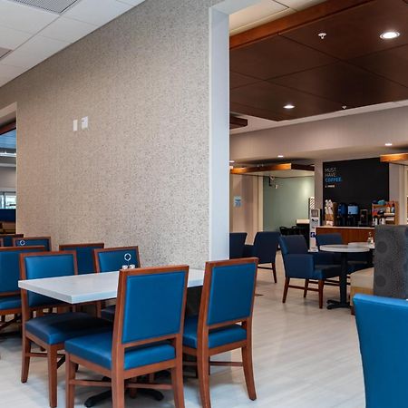 Holiday Inn Express & Suites Orlando- Lake Buena Vista By Ihg Bagian luar foto