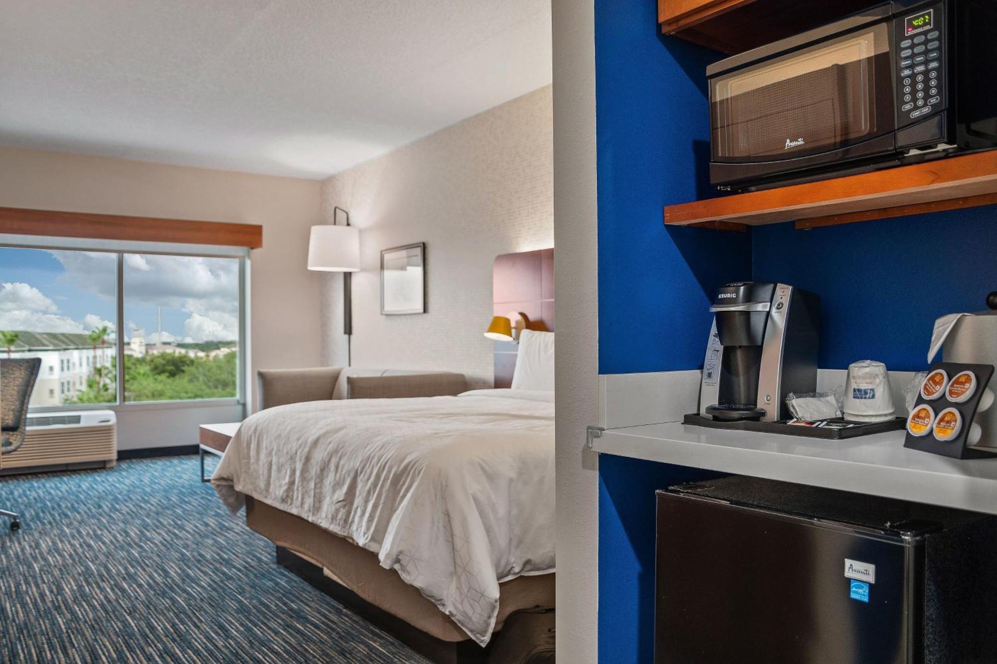 Holiday Inn Express & Suites Orlando- Lake Buena Vista By Ihg Bagian luar foto